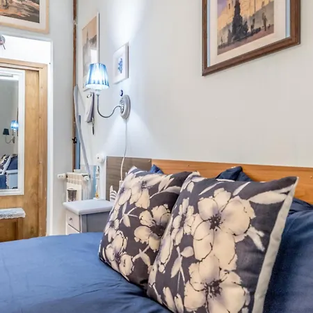 Up Homestay Rome
