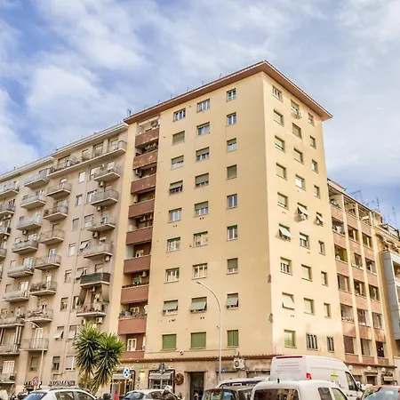 Up Homestay Rome